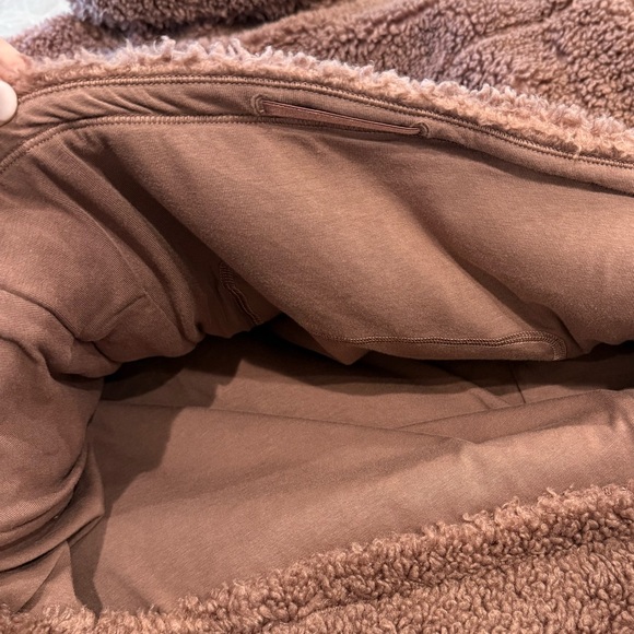 Lululemon Warmth Sherpa Fleece Long Pullover – Brown – Size 4 – great condition - Picture 8 of 8